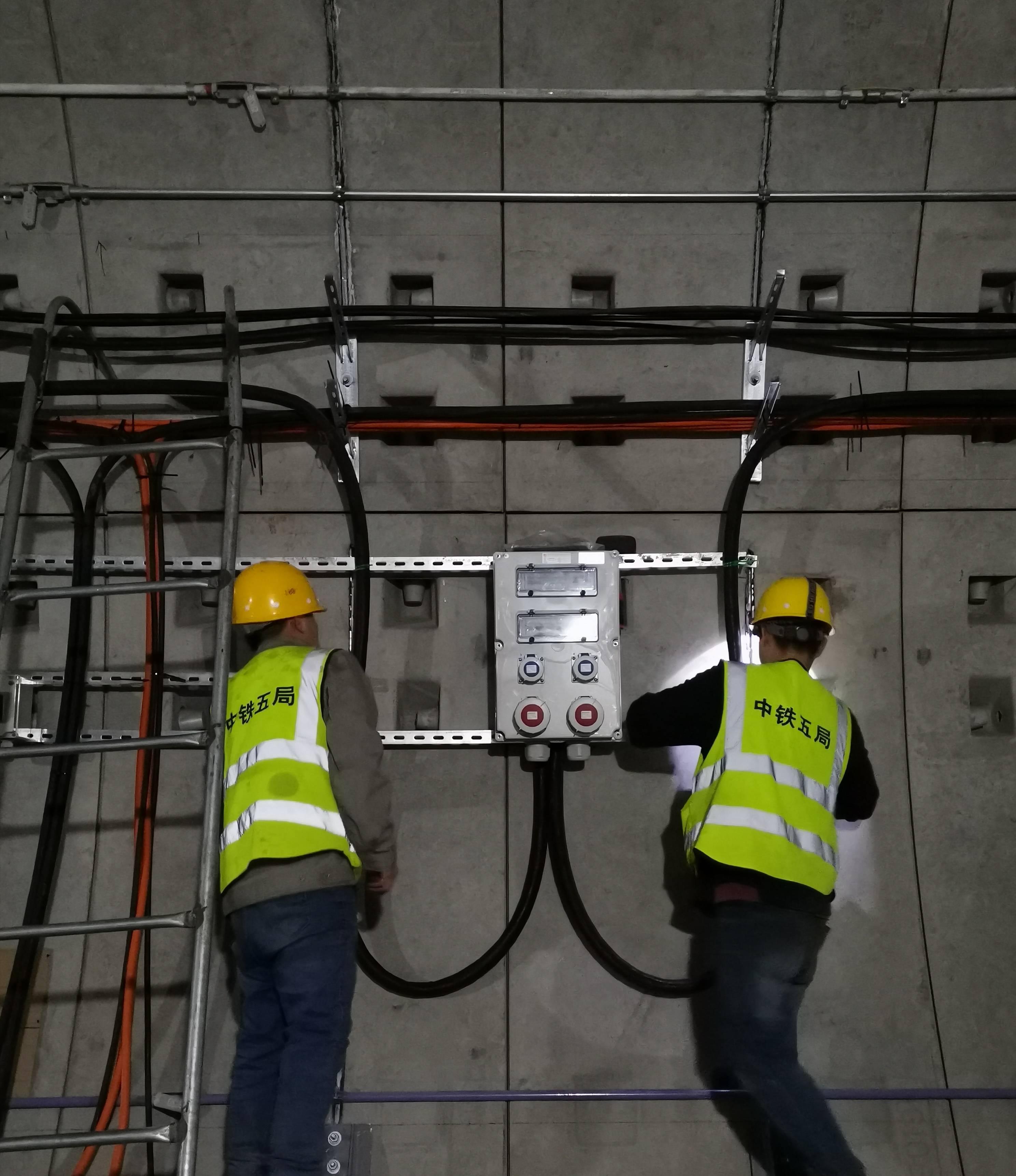 上海地鐵18號(hào)線3標(biāo)機(jī)電安裝工程順利通過預(yù)驗(yàn)收